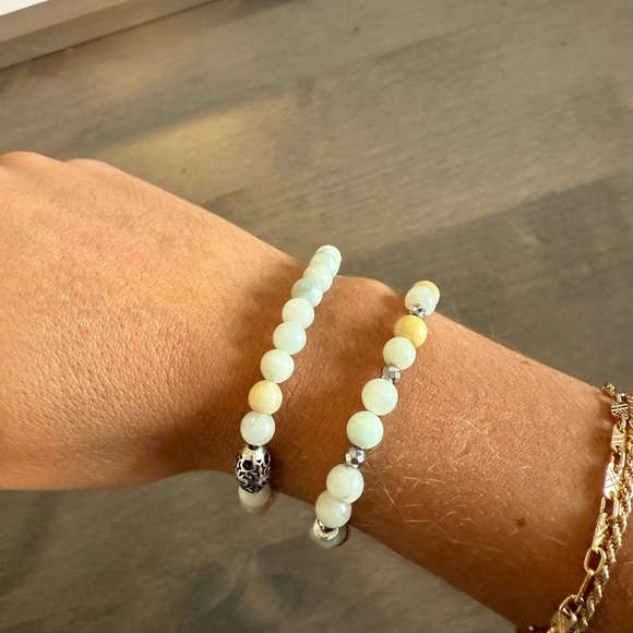 Elegant Beaded Bracelet Set with Silver Accents - Picture 3 of 4